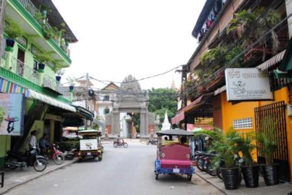 Top Banana Guesthouse & Rooftop Bar Phnom Penh Zewnętrze zdjęcie
