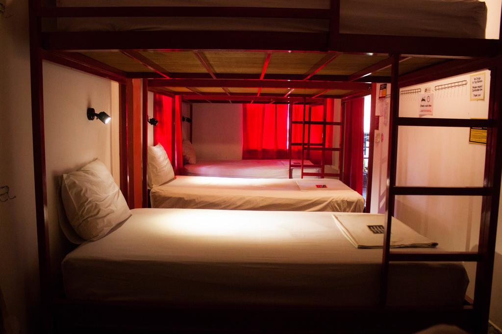 Top Banana Guesthouse & Rooftop Bar Phnom Penh Zewnętrze zdjęcie