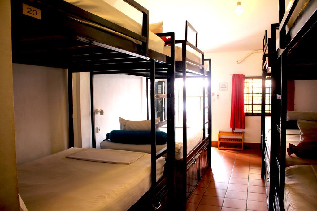Top Banana Guesthouse & Rooftop Bar Phnom Penh Zewnętrze zdjęcie